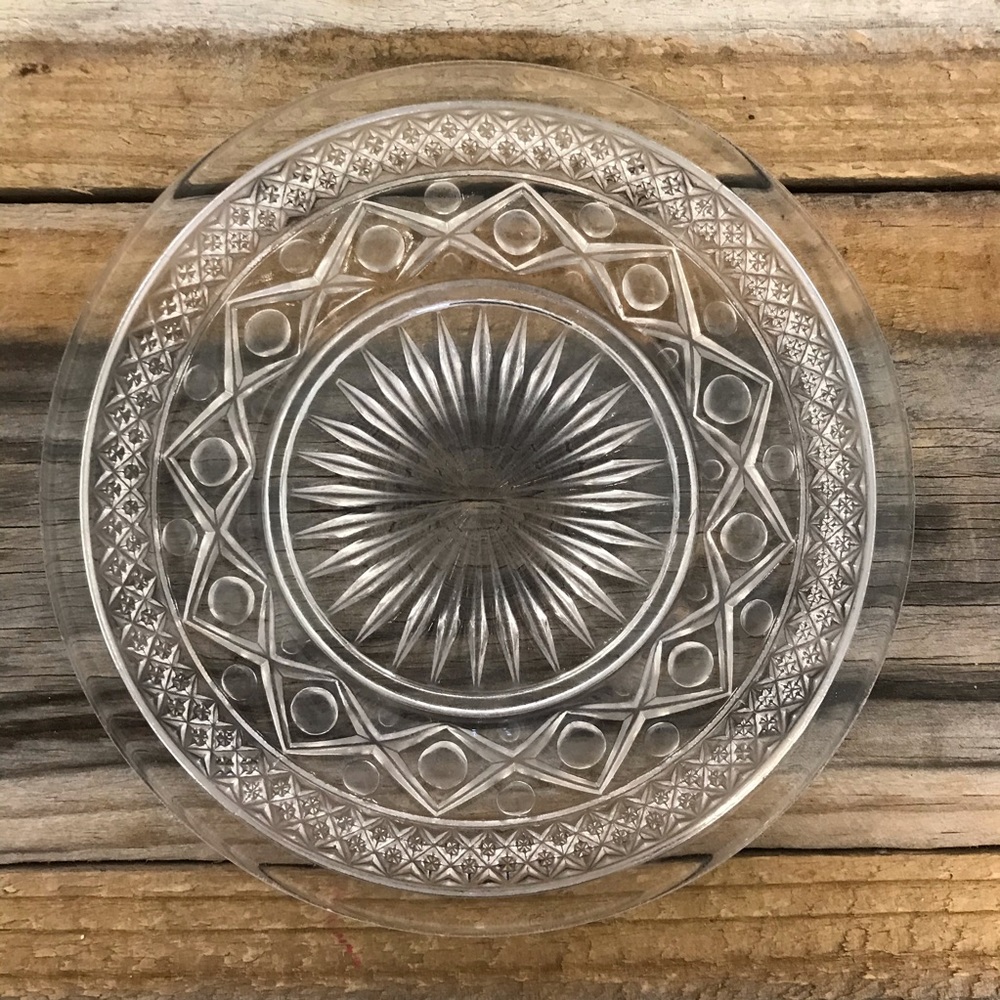 Crystal cake plate